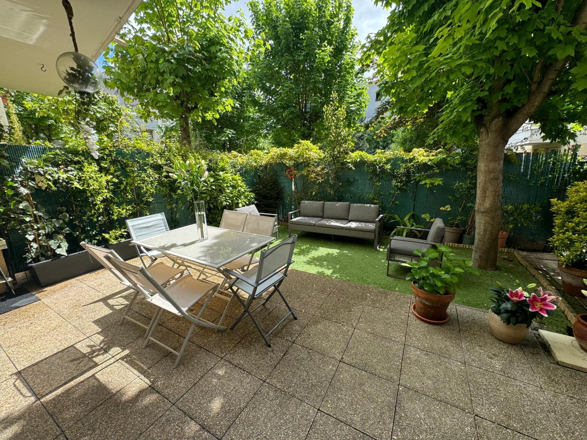 Le Jardin Du Stade By Uta House Saint-Denis  Eksteriør bilde
